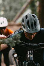 Load image into Gallery viewer, Giro Montaro Mips III Lifestyle 4