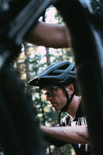 Load image into Gallery viewer, Giro Montaro Mips III Lifestyle 2