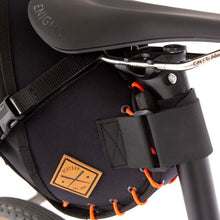 Load image into Gallery viewer, 00_8L_Saddle Bag7 tn