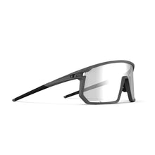 Load image into Gallery viewer, Tifosi Moab Sunglasses Matte Gunmetal with Light Night Fototec Lens

