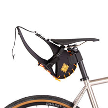 Load image into Gallery viewer, 00_8L_Saddle Bag9 tn
